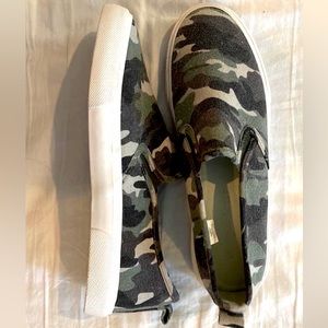 Tommy Bahama Camo Slip On Sneakers